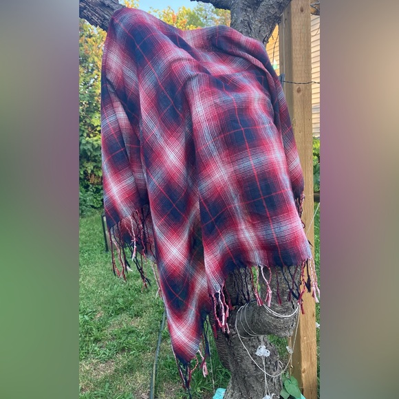 Red & dark blue plaid tartan scarf/shawl with fringe - Picture 8 of 9